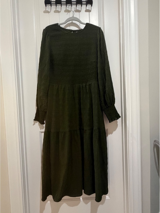 Dresses & Skirts - Long Sleeve Olive Green Tiered Midi Dress Size Large